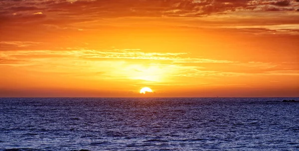 Tramonto Mare Con Raggi Sole Nuvole Sull Oceano Composizione Della — Foto Stock