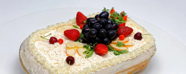 Torta Pão Salgada Com Frango Maionese Decoração Frutas — Fotografia de Stock