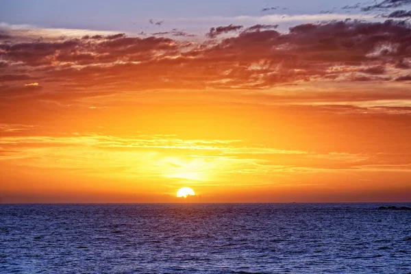 Tramonto Mare Con Raggi Sole Nuvole Sull Oceano Composizione Della — Foto Stock