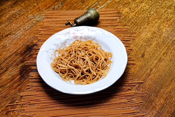 ニンニクと油でスパゲティ — ストック写真