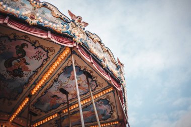 Moskova 'daki Yeni Yıl Fuarında Çocuklar Atlıkarınca