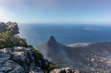 M Masası 'nın tepesinden Lion Head Dağı ve Cape Town manzarası