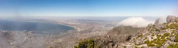 Panoramiczny widok na Kapsztad i jego port w lecie z t — Zdjęcie stockowe