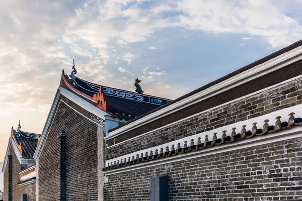 Buddhistischer Tempel in den neuen Territorien von Hongkong in der Nähe der Mauern — Stockfoto