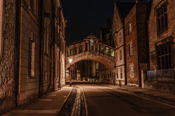 Oxford 'daki romantik İç Çekiş Köprüsü - 4