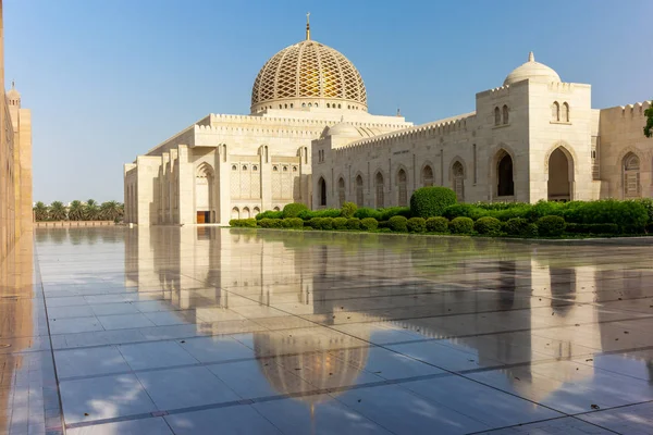 Muscat Büyük Camii 'nin sabah erken saatlerdeki yansımaları - 2