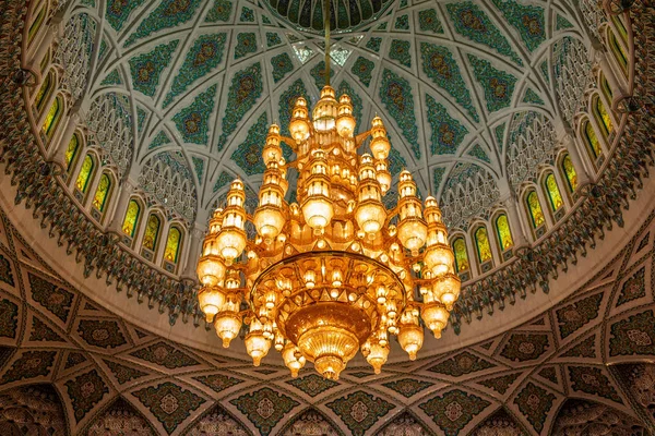 Muscat Büyük Camii 'nin avize ayrıntıları - 1