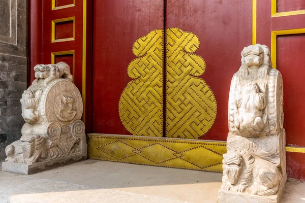 Detail van een huis ingang in een traditionele Beijing Hutong in Ch — Stockfoto