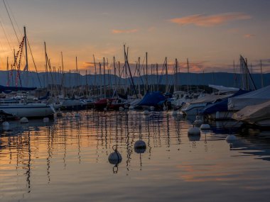 Sakin Cenevre marinası manzarası