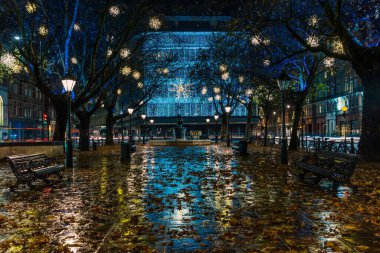 Londra 'daki Sloane Meydanı' nda Noel ışıkları