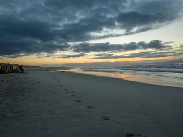 Temprano en la mañana en la playa de False Bay en Sudáfrica - 8 — Foto de Stock