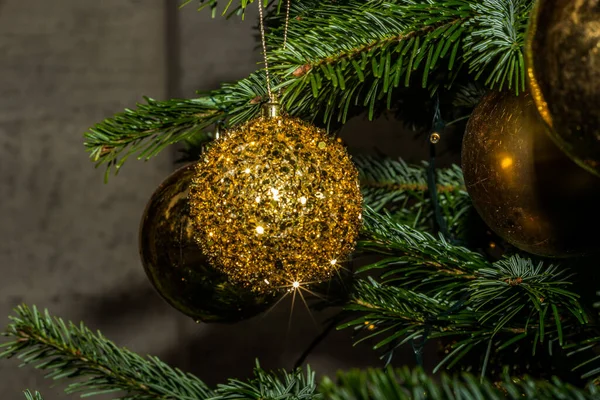 Las bolas de cristal en el árbol de Navidad - 3 —  Fotos de Stock