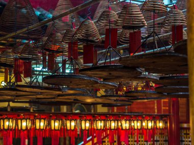 Kokulu tütsü bobinleri Budist Man Mo tapınağında - 2