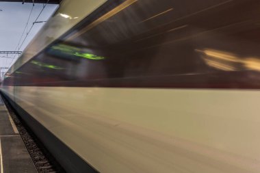 Zürih istasyonundan kalkan tren - 7