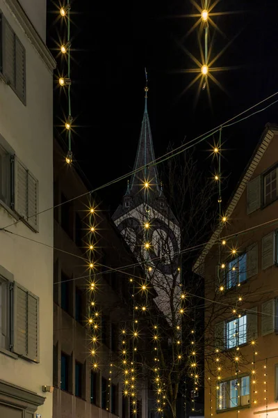 Pohled na kostel sv. Petra v Curychu na Vánoce - 2 — Stock fotografie