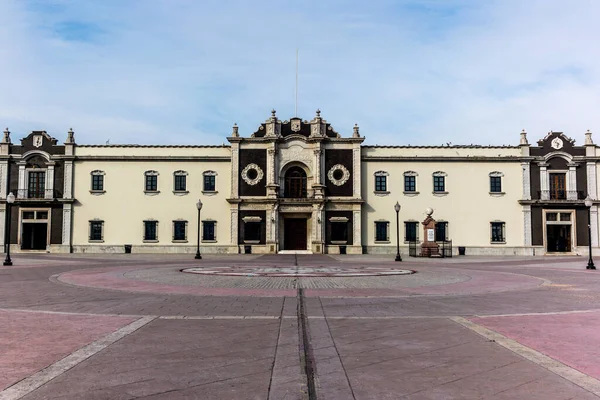 Zicht op het universiteitscentrum (Colegio Civil Centro Cultural Uni — Stockfoto