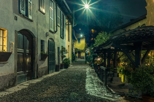 Vecchia via medievale a Milano di notte - 1 — Foto Stock