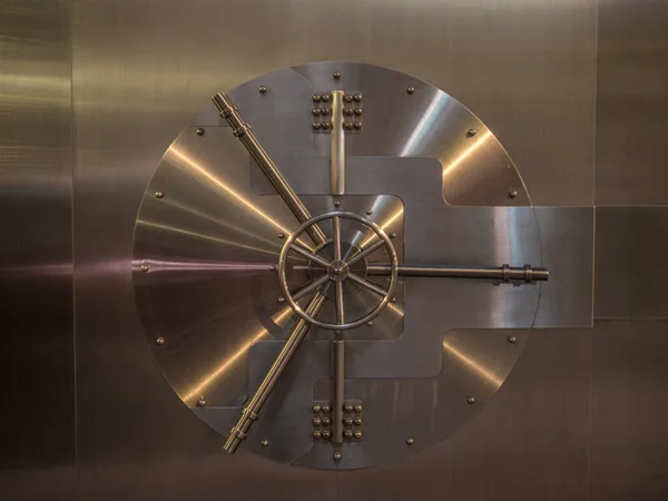 View of the door of a big vault — Stock Photo, Image