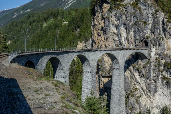 Ponte de viaduto perto de Filisur nos Alpes Suíços - 1 — Fotografia de Stock