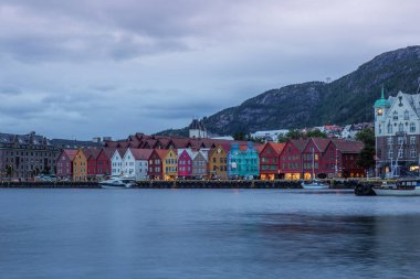Norveç 'in Bergen kentindeki Bryggen rıhtımının görüntüsü 