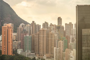 Gökyüzü açık olan Hong Kong siluetinin eski tasarımı