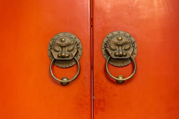 Detalhe de uma entrada de casa em um tradicional Pequim Hutong em Ch — Fotografia de Stock