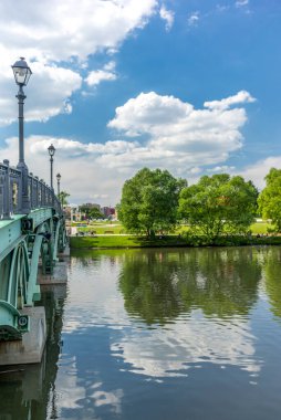 Moskova 'daki Tsaritsyno parkında demir köprü