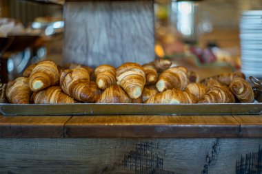 Güney Afrika 'da kahvaltı için lezzetli Danimarka çöreği.