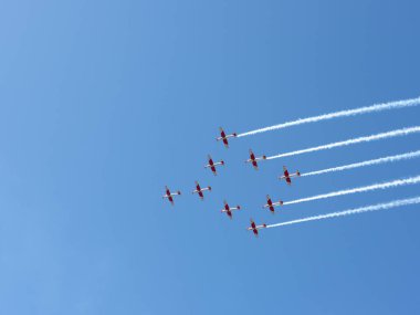 Lenzerheide, İsviçre - 8 Eylül 2018: İsviçre Alplerinde Patrouille Suisse hava gösterisi