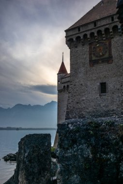 Cenevre Gölü 'ndeki Chillon Ortaçağ Şatosu' nun detayları.