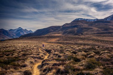 Sonbaharda İsviçre Alplerinde seyahat