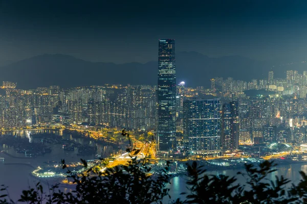 夜の中央香港のライトとスカイライン — ストック写真