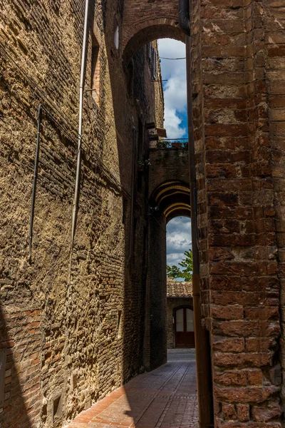 Pequeña Calle Medieval San Gimignano Toscana —  Fotos de Stock