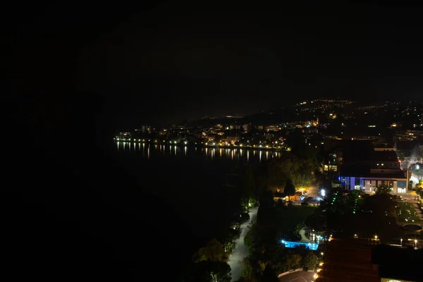 Montreaux Und Reflexionen Lake Leman Der Schweiz Bei Nacht — Stockfoto