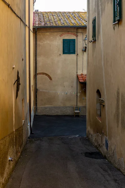 Красочная Узкая Улочка Средневековом Городе Гуардисталло Тоскане — стоковое фото