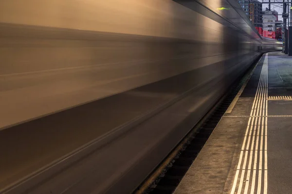 Treno Partenza Dalla Stazione Zurigo — Foto Stock