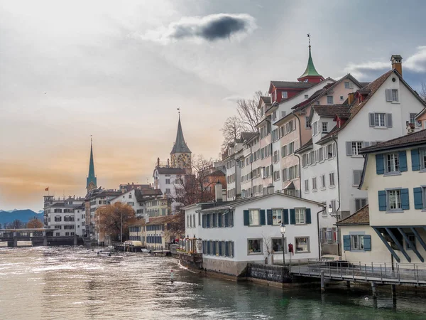 Widok Rzekę Limmat Stare Miasto Zurychu — Zdjęcie stockowe