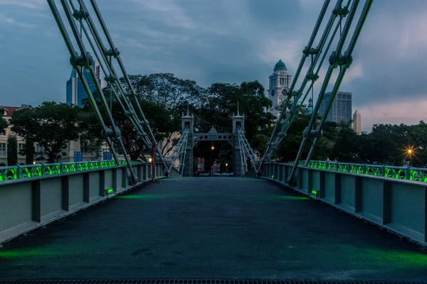 Antiguo Puente Iluminado Sobre Río Singapur Atardecer — Foto de Stock