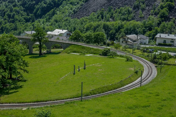 Cirkelvormige Viaduct Brug Bij Brusio Zwitserse Alpen — Stockfoto