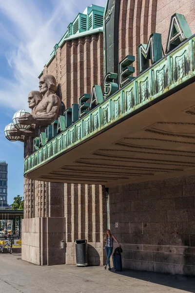 Helsinky Finsko Srpen 2018 Pohled Helsinské Hlavní Nádraží Létě Dámou — Stock fotografie