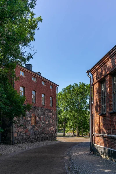 Verdedigingsmuren Oude Huizen Geplaveide Straten Van Suomenlinna — Stockfoto