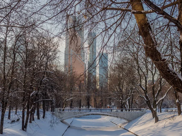 停在莫斯科的雪地里 — 图库照片