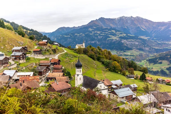 Typisches Schweizer Alpendorf — Stockfoto