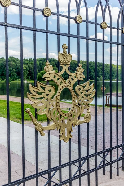 Escudo Armas Del Zar Entrada Del Parque Tsaritsyno —  Fotos de Stock