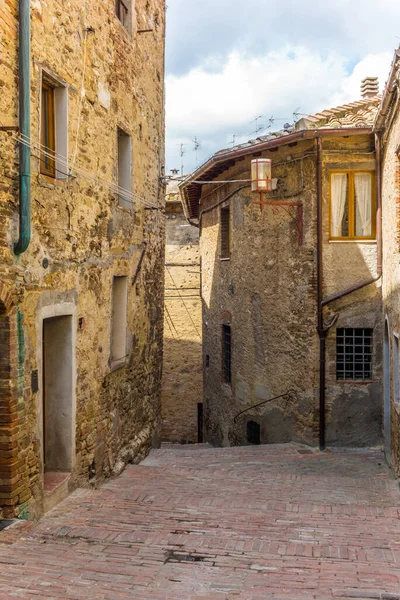 Malá Středověká Ulice San Gimignano Toskánsku — Stock fotografie