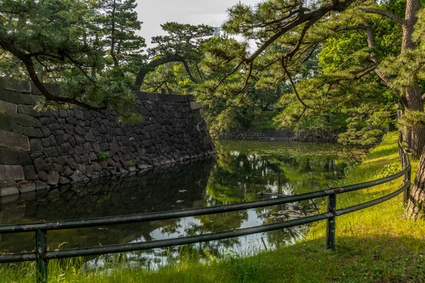 Green Moat Surrounding Walls Imperial Palace Tokyo — Stock Photo, Image