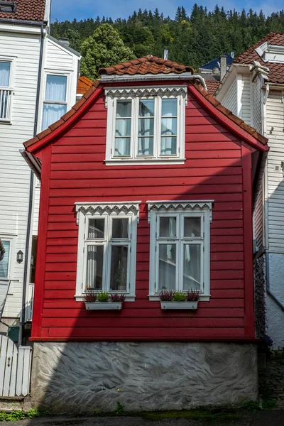 Sonbaharda Bergen Tarihi Merkezinde Renkli Arka Sokaklar — Stok fotoğraf