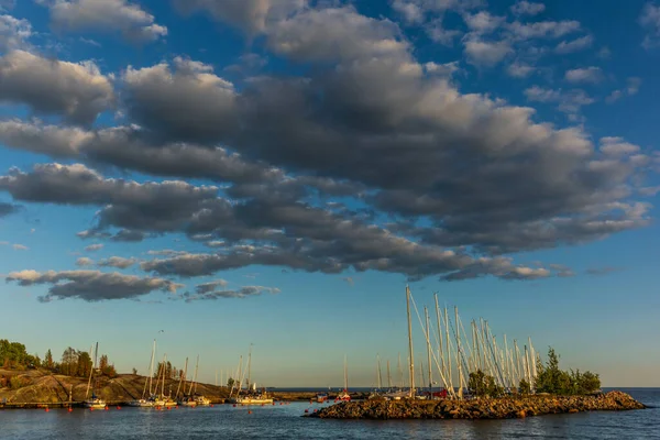 Pôr Sol Colorido Marina Pacífica Helsínquia Verão — Fotografia de Stock