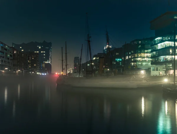 Ночью Гамбурге Тумана Появляются Старые Корабли — стоковое фото