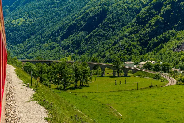 Ponte Viaduto Circular Perto Brusio Nos Alpes Suíços — Fotografia de Stock